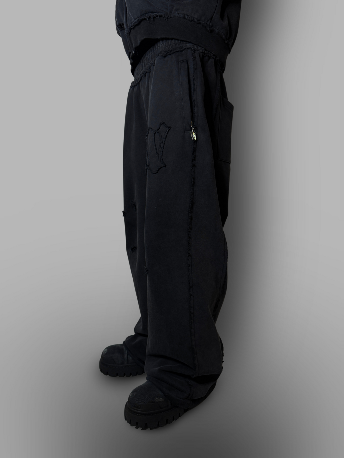 "DISTRAUGHT" SWEATPANTS